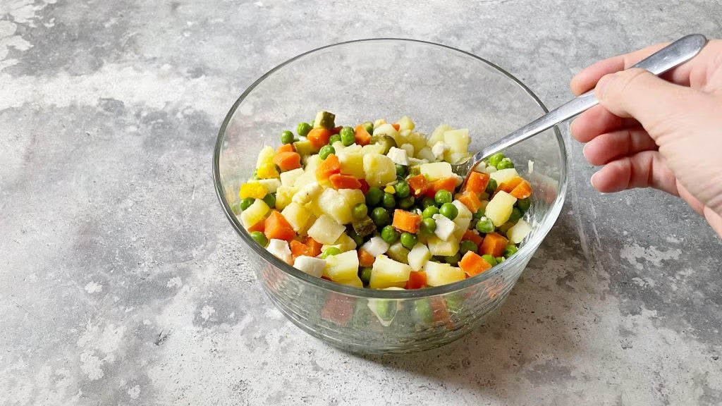 trộn salad rau củ