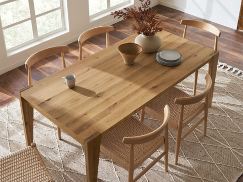 Dining table : Kitchen and Dining