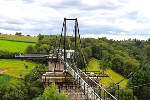 un viaduc en Normandie dot-drops