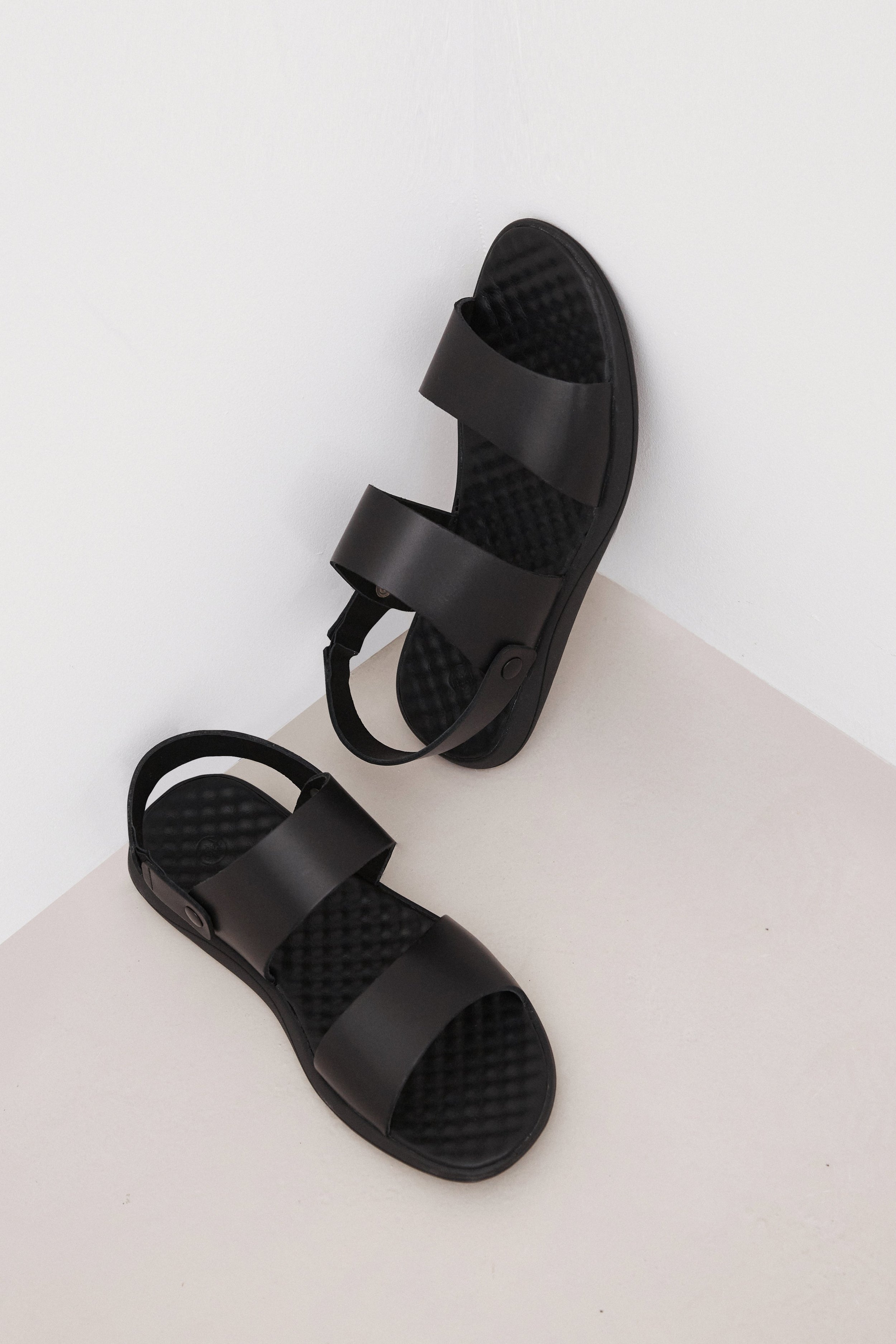 Estro: Czarne sandały męskie z grubych pasków ze skóry naturalnej