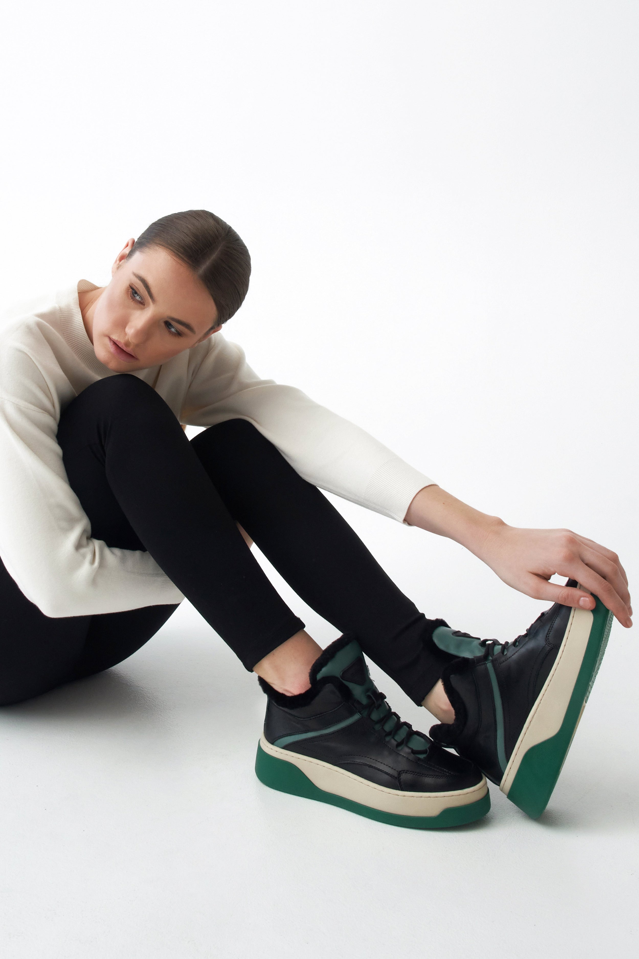 Estro: Zielone zimowe sneakersy damskie z futerkiem
