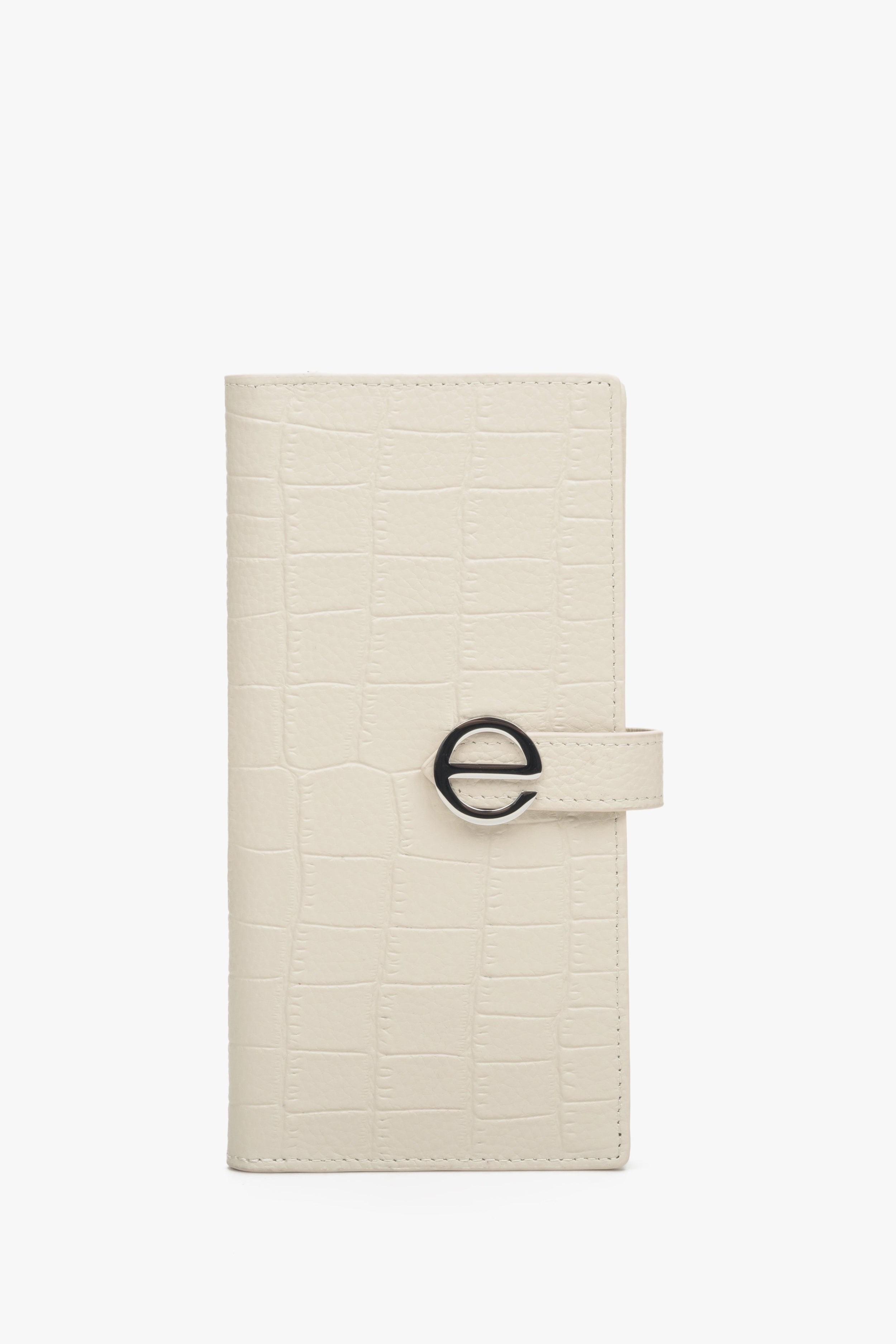 Estro: Duży jasnobeżowy portfel damski z tłoczonej skóry naturalnej ze srebrnymi detalami