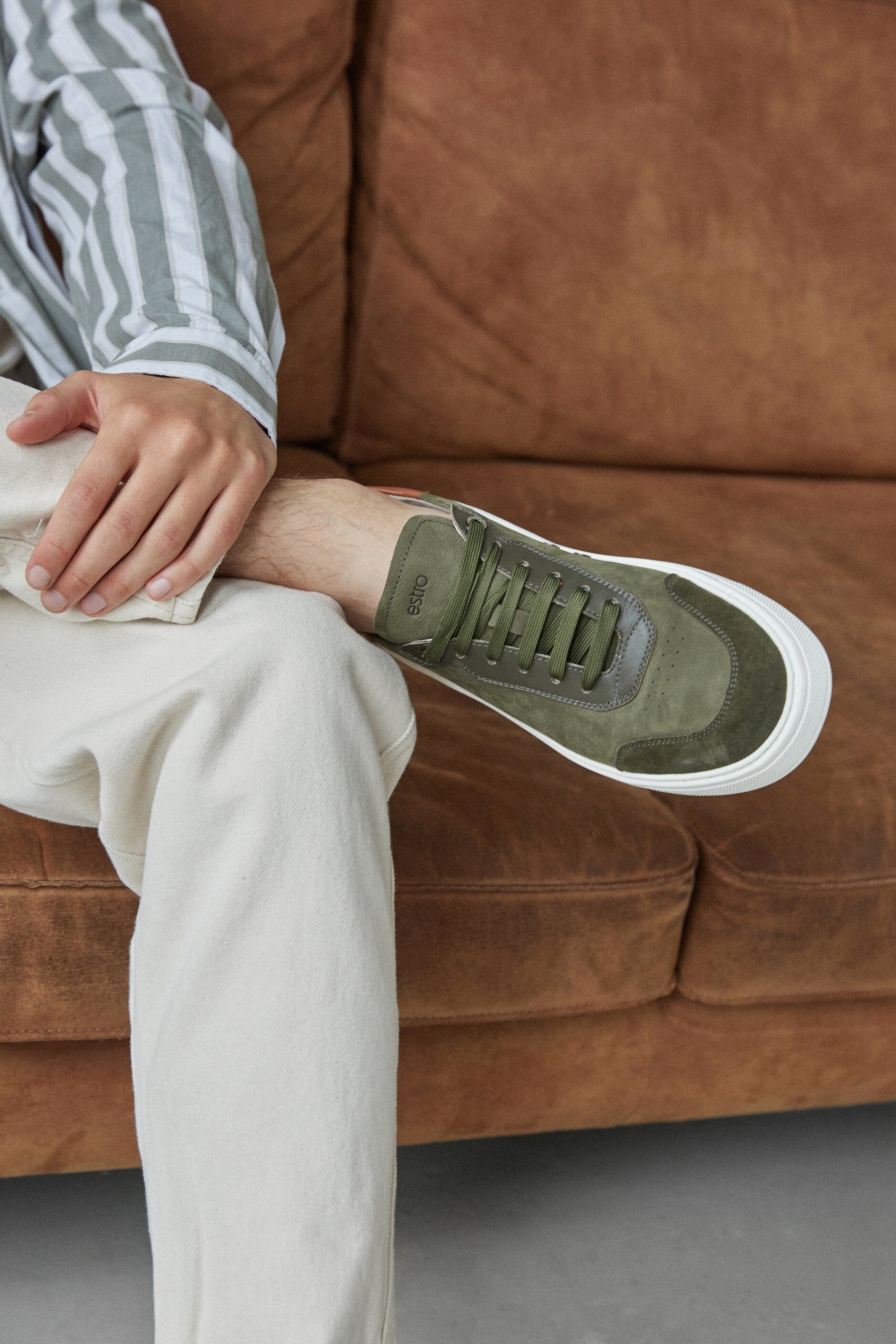 Estro: Zielono-brązowe sneakersy męskie ze nubuku na wiosnę