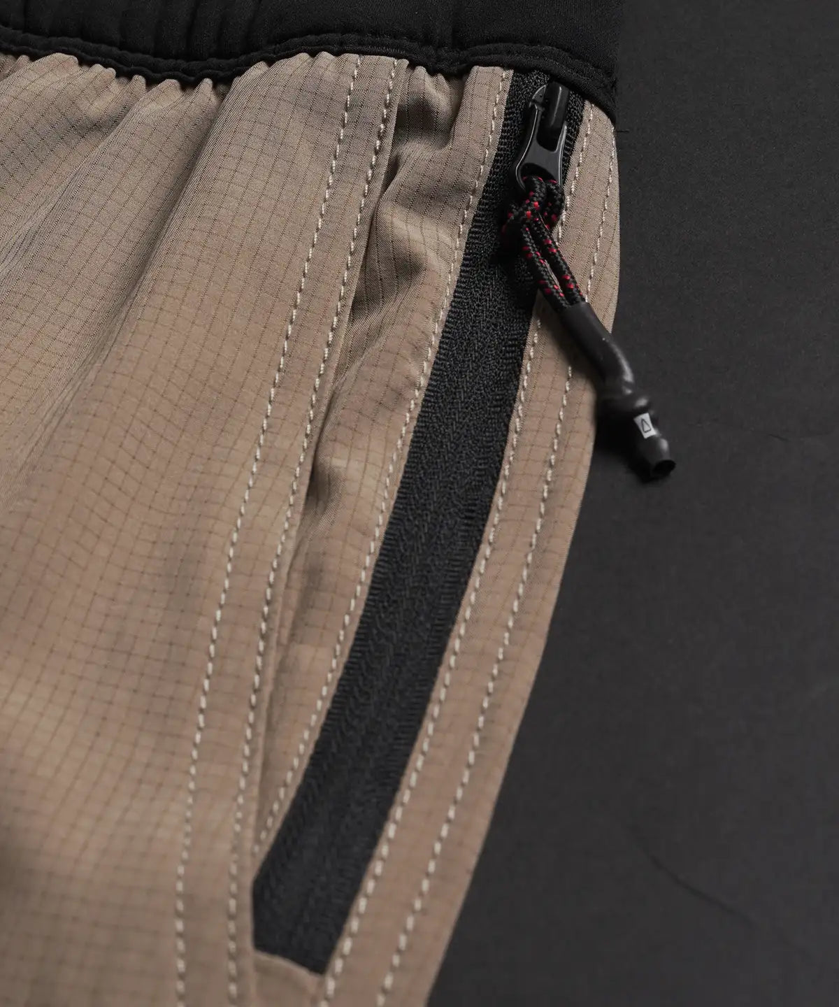 Dual hand Pockets for Convenience
