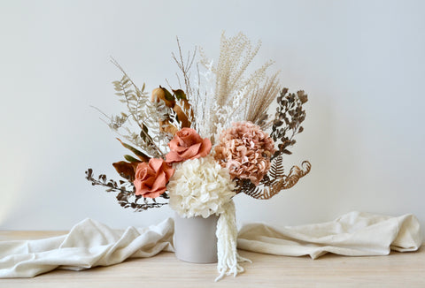 dried and preserved flower vase arrangement