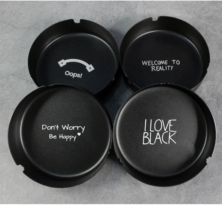 Cendrier design en métal noir