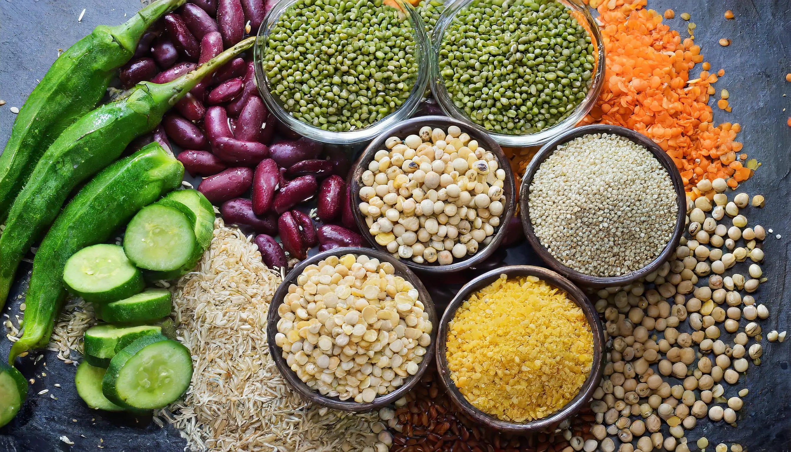 tels que les haricots, les lentilles, les légumes non féculents et les grains entiers comme l'avoine et le quinoa