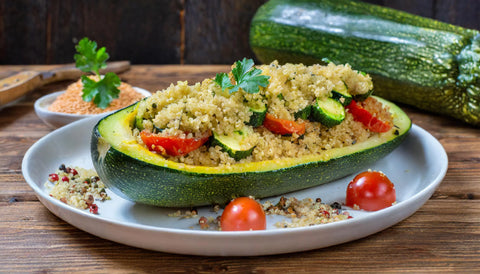 une idée de menu sain : courgettes farcies au quinoa et légumes