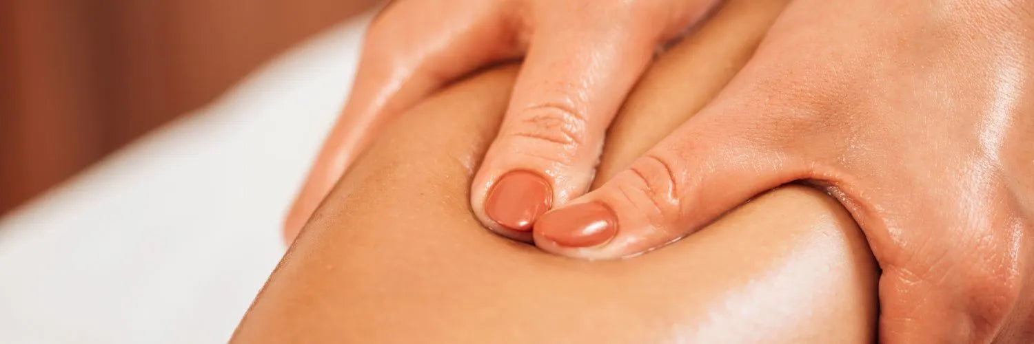 Le massage lymphatique doux peut aider à stimuler la circulation lymphatique et à favoriser le drainage des liquides accumulés dans les tissus.