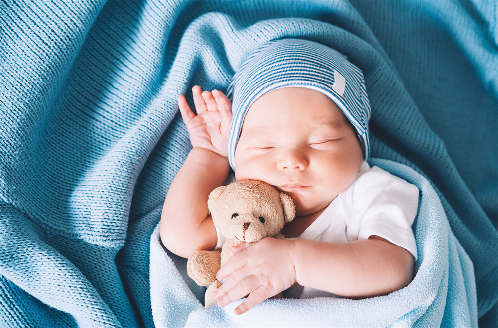 Newborn baby sleep at first days of life