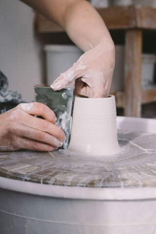 陶器のトリミング技術をマスターするための究極のガイド