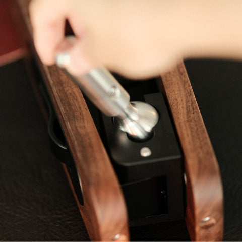 360-Degree Rotation: Easily rotate the jaws for perfect stitching alignment, saving time and improving precision.