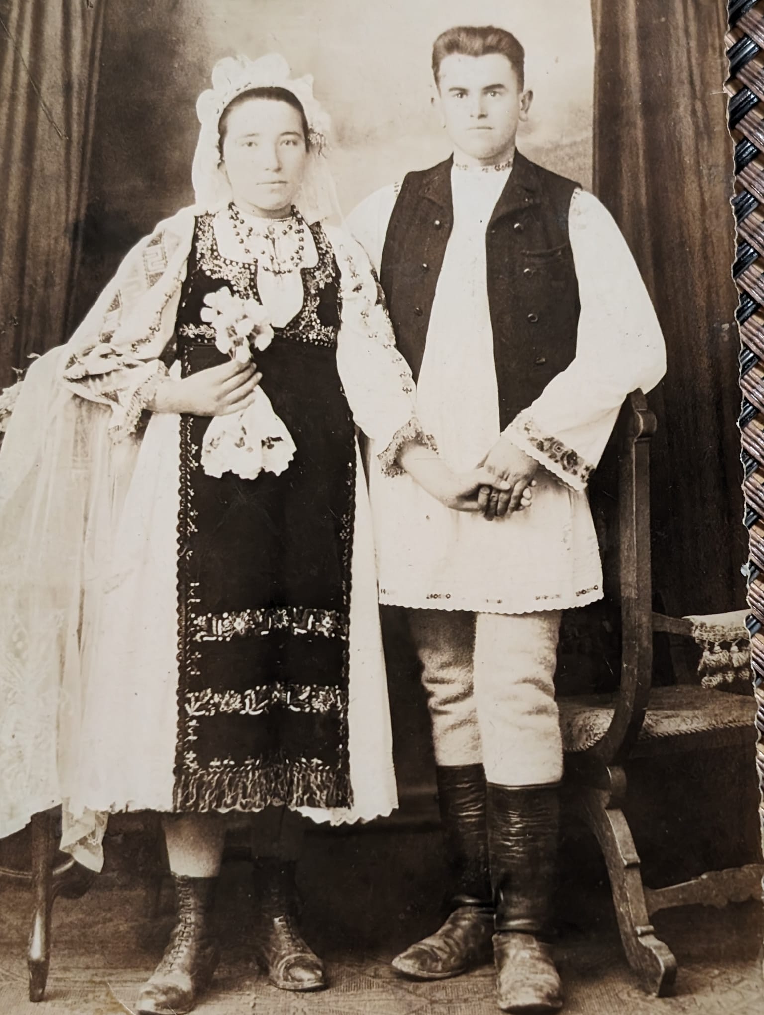 Strabunicii Florea si Mariuta la nunta lor 1938, o poza de colectie din zestrea familiei