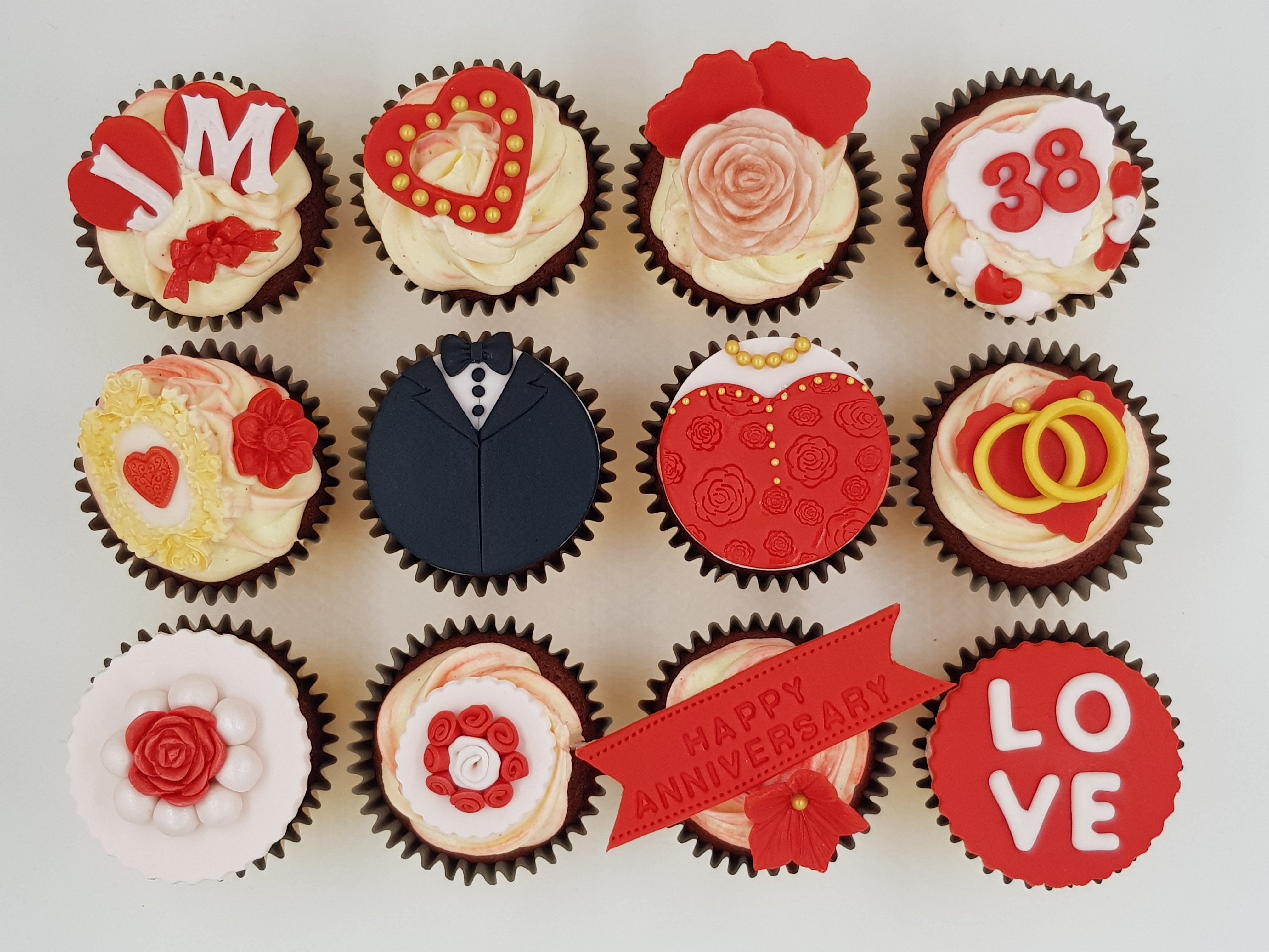 Wedding Anniversary cupcakes - A love Story! ;) | Anniversary cupcakes,  Wedding anniversary cakes, Bright birthday cakes