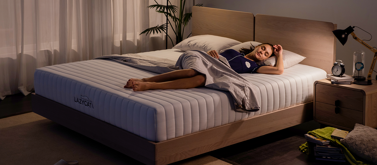 woman sleeps on lazycat mattress
