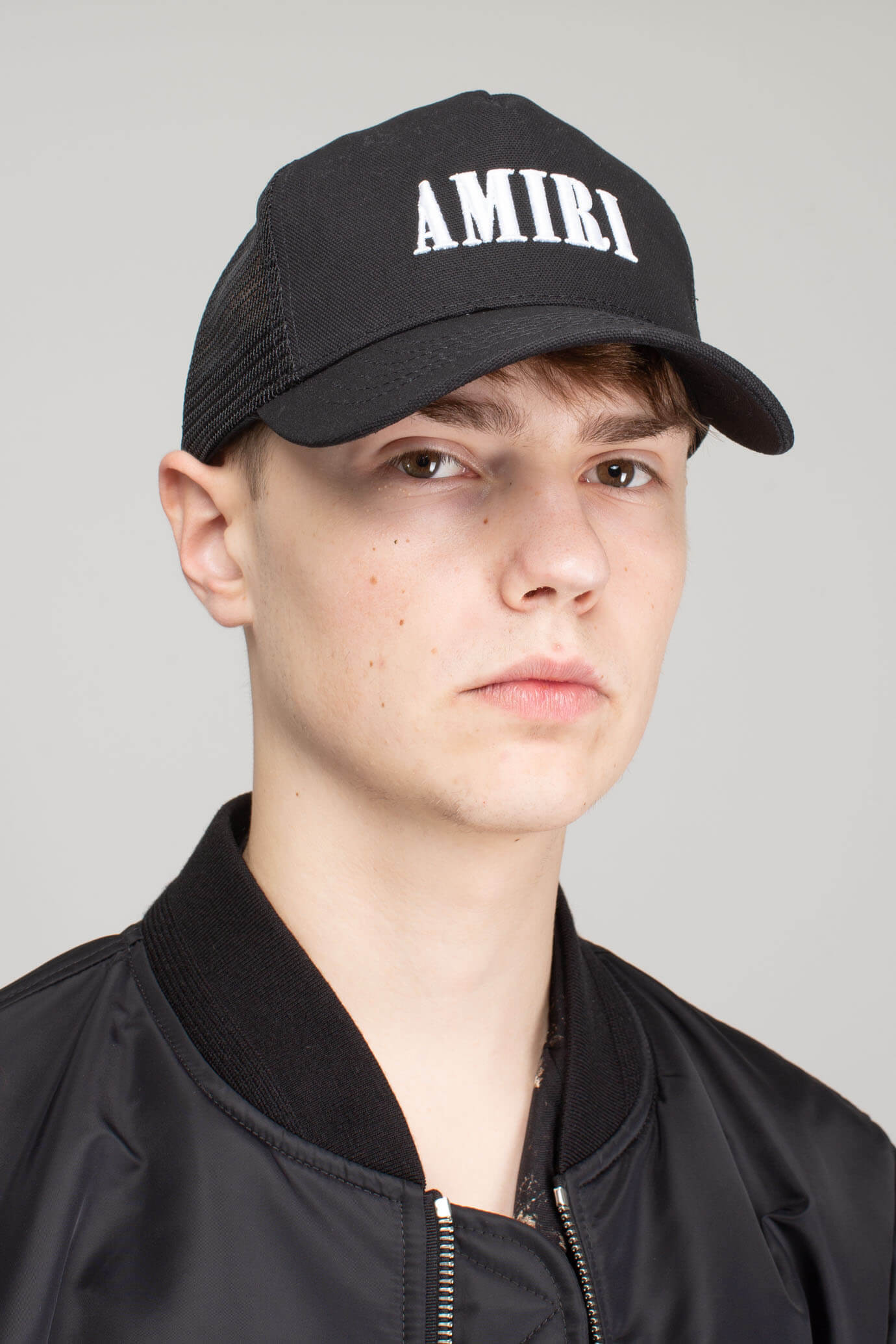 購入し 新品未使用タグ付き AMIRI CORE LOGOTRUCKER HAT CAP www.le