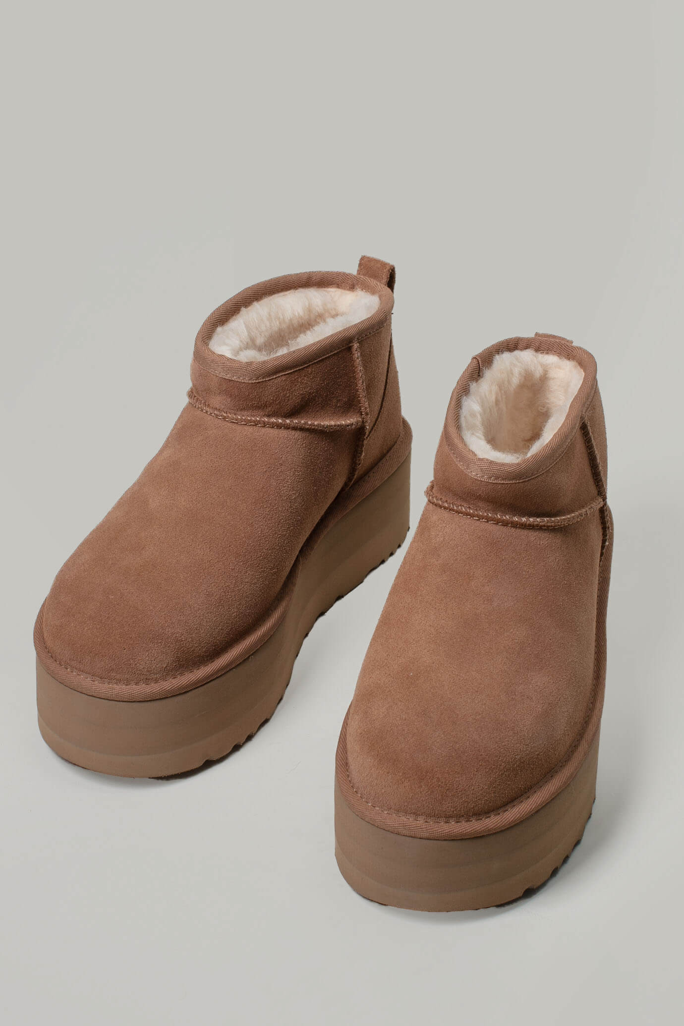 スエードUGG CLASSIC ULTRA MINI PLATFORM 25cm