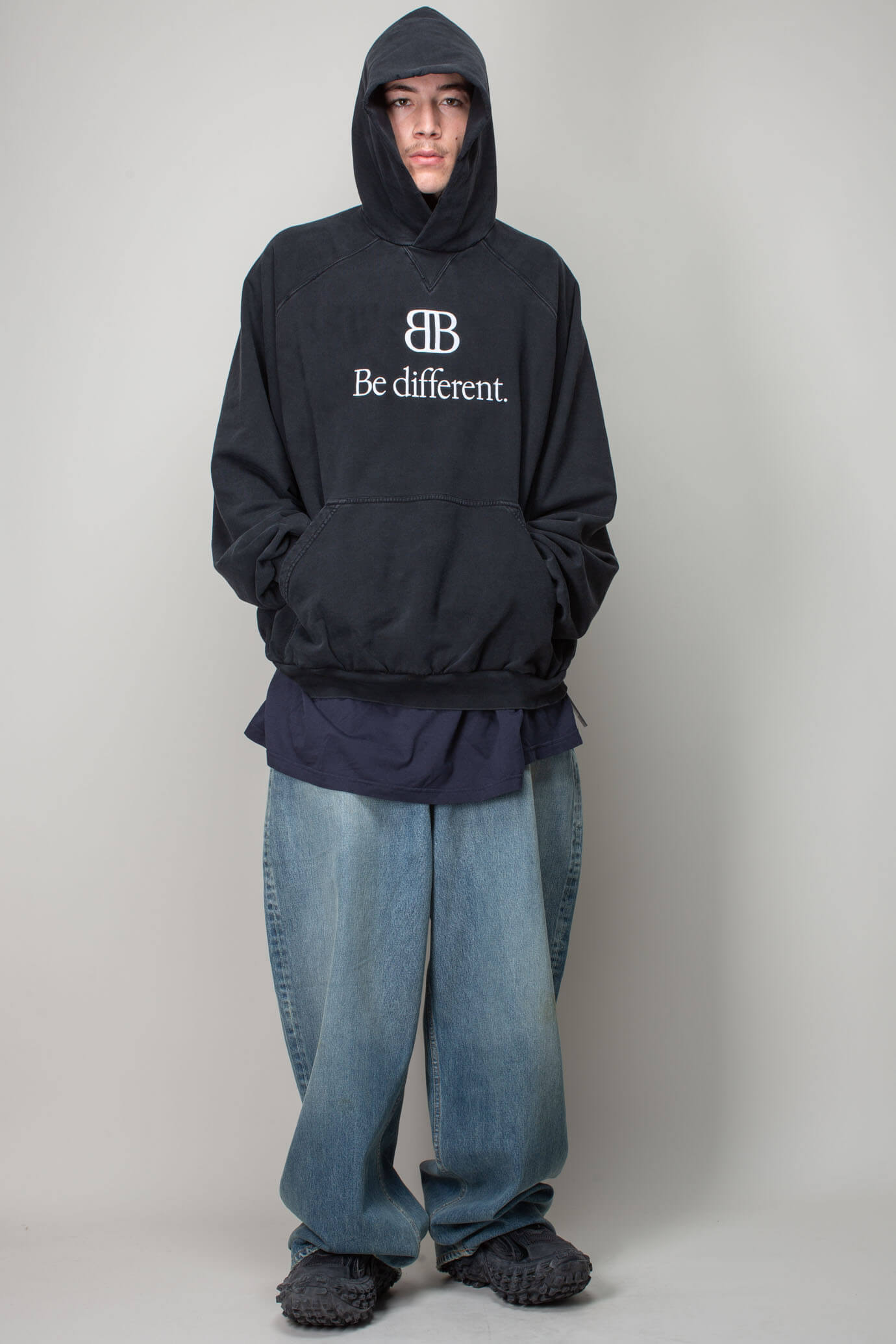 BALENCIAGA パーカー Be different hoodie - トップス