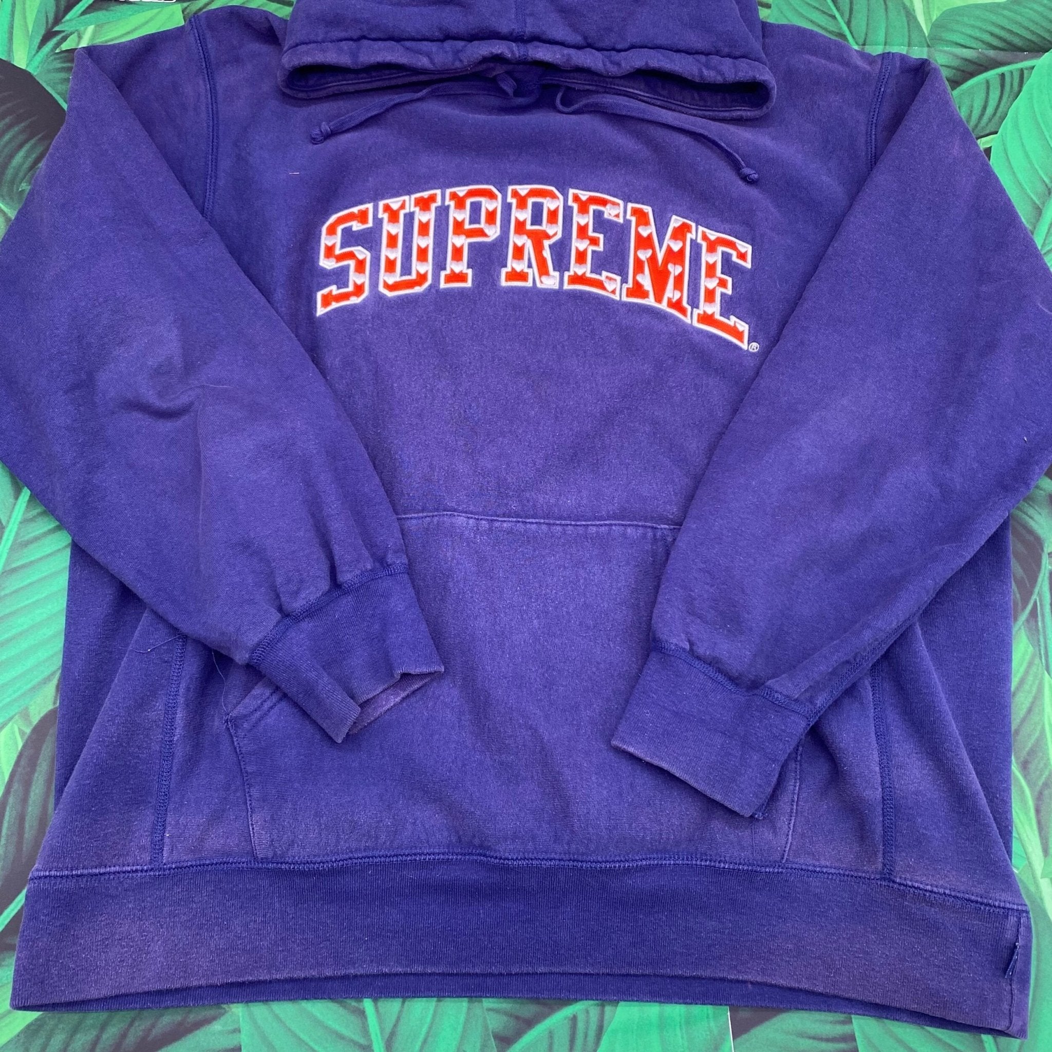 Supreme Hearts Arc Hooded SweatshirtXL | www.jarussi.com.br