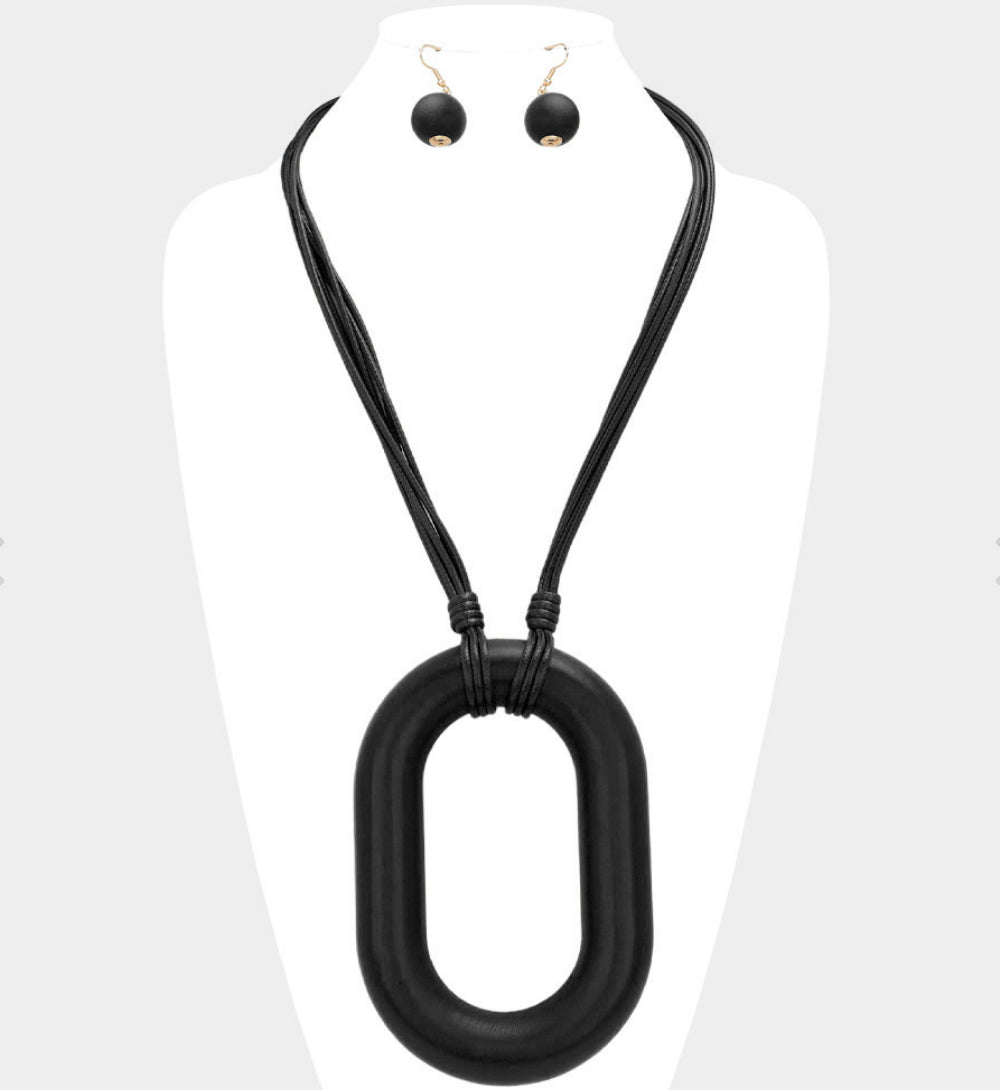 wood woman necklace - SEH Chic Boutique