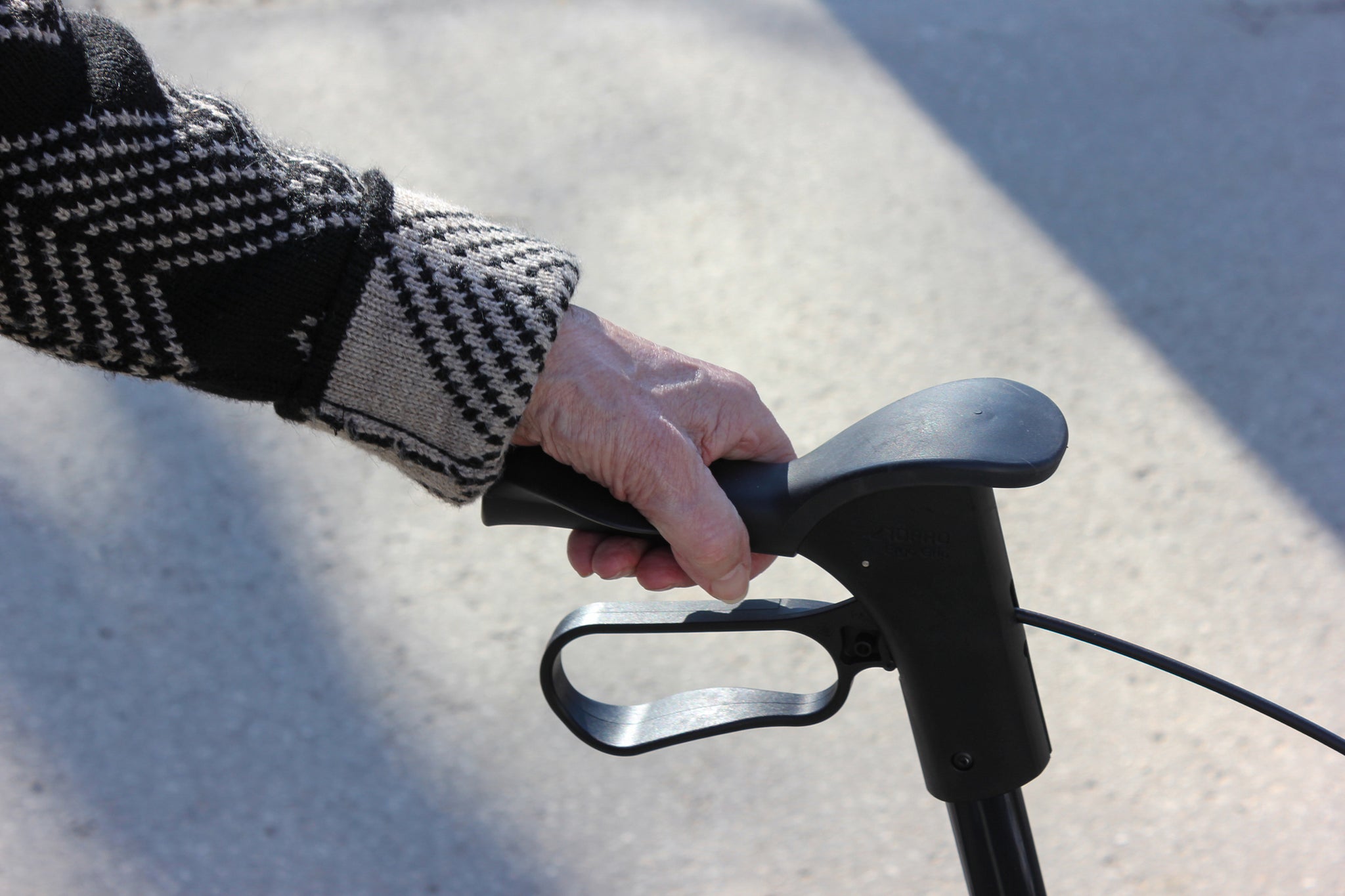 A close-up picture of brakes on a rollator.