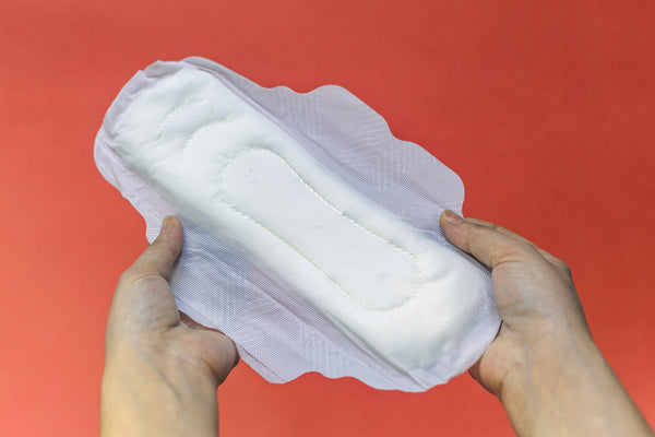 The size difference between a delivery pad/postpartum napkin and a regular  menstrual pad : r/mildlyinteresting