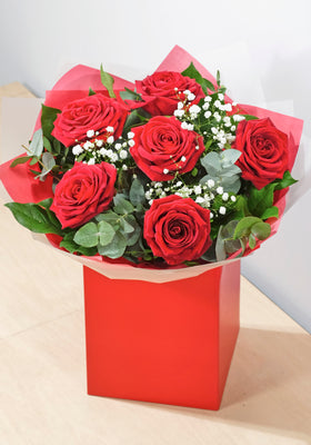 Image of 6 Red Rose Hand-tied With Gyp