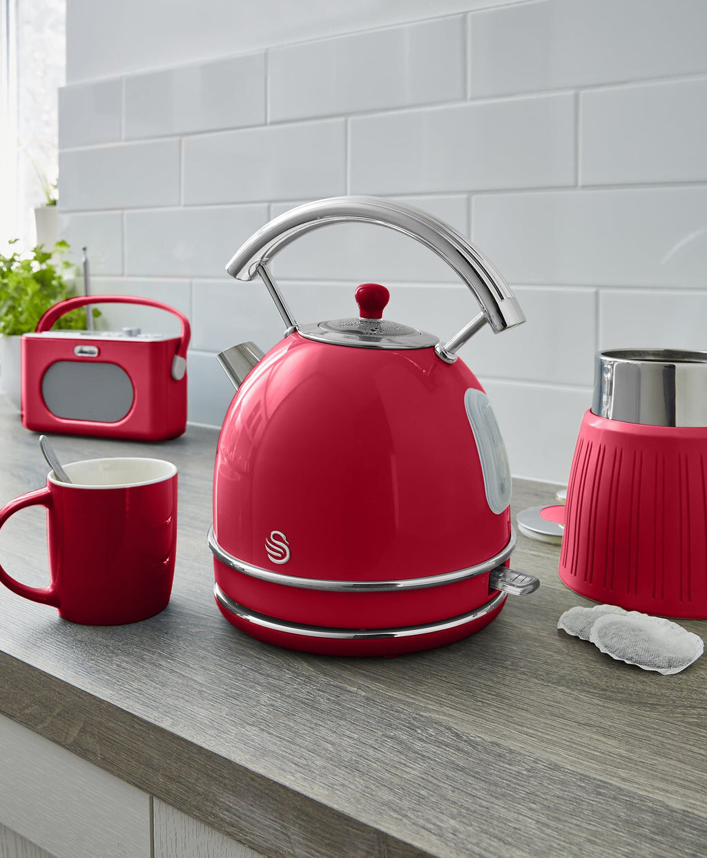 Swan Retro 1.8l Dome Kettle - Red - Sk14630rn