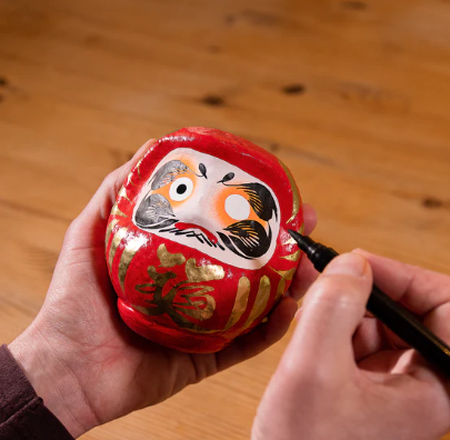 Daruma Ciondoli portafortuna dipinti a mano ispirati alla cultura