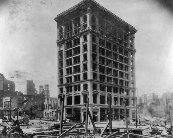 earthquake of old building in California