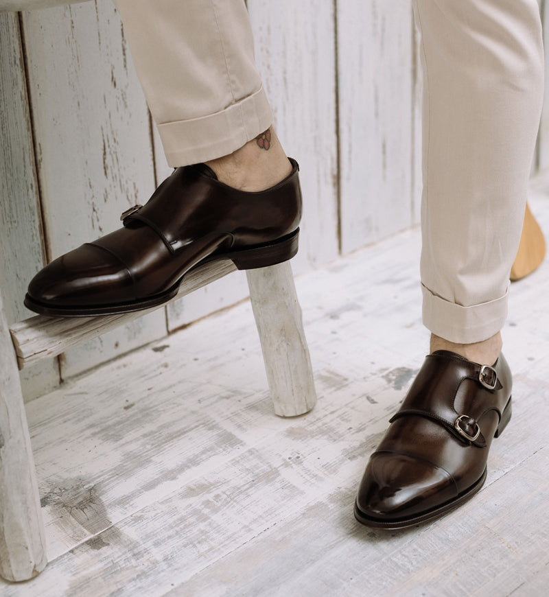 Double Genoa buckle combined with beige trousers