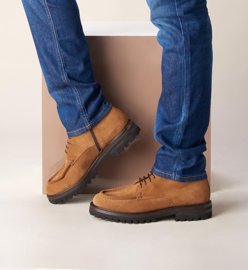 Scarpe scamosciate: come sceglierle, indossarle e pulirle