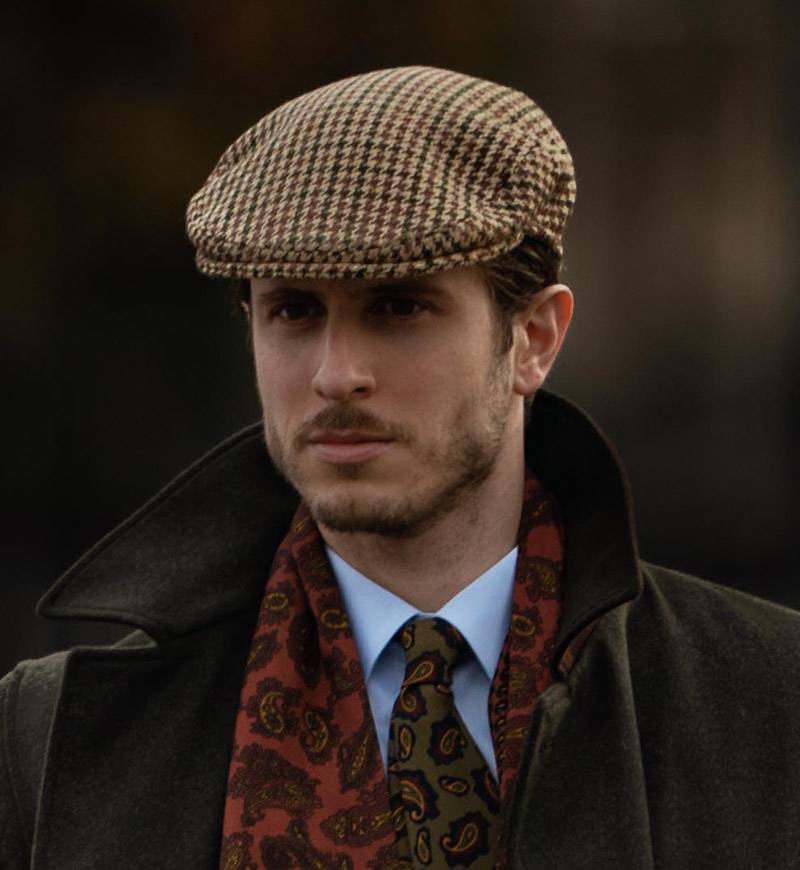 cappello in feltro abbinato per uno stile dandy