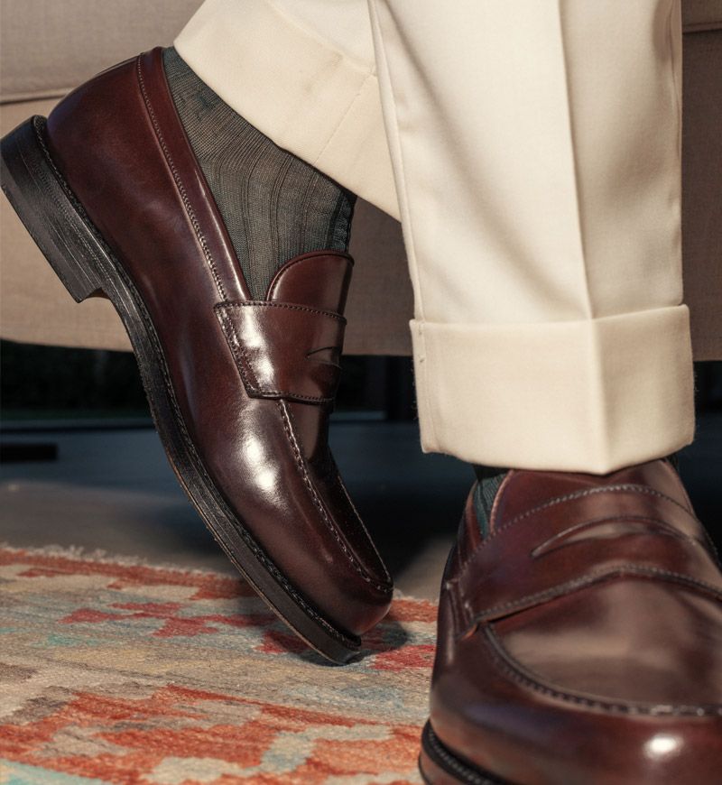 Newport oxblood abbinata a pantalone bianco