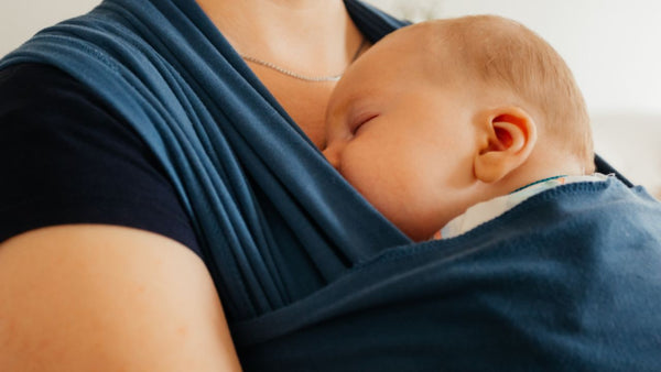 use baby carrier on plane to soothe your baby