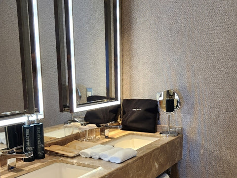 Hilton Osaka Executive Room Bathroom