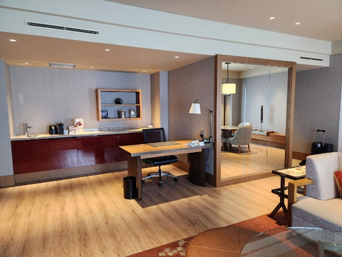 Hilton Osaka Executive Room Work Area