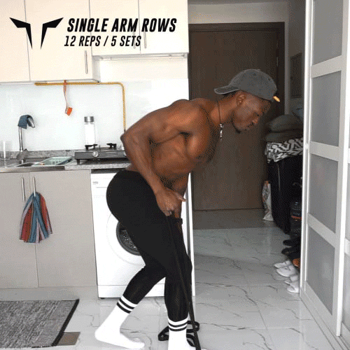 how-to-do-single-arm-rows-resistance-band-shoulder-workout