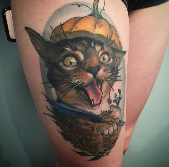 Tatouage de chaton d’Halloween, par Corey Bernhardt