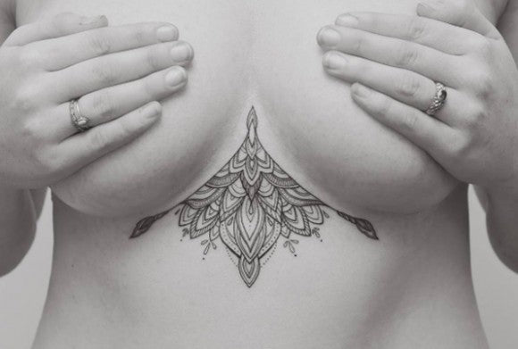 Sternum Tattoo  Mandala-Design
