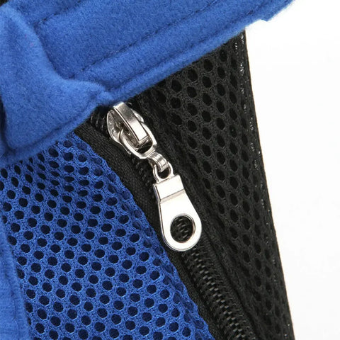 Detalhe da mochila para pets estilo canguru