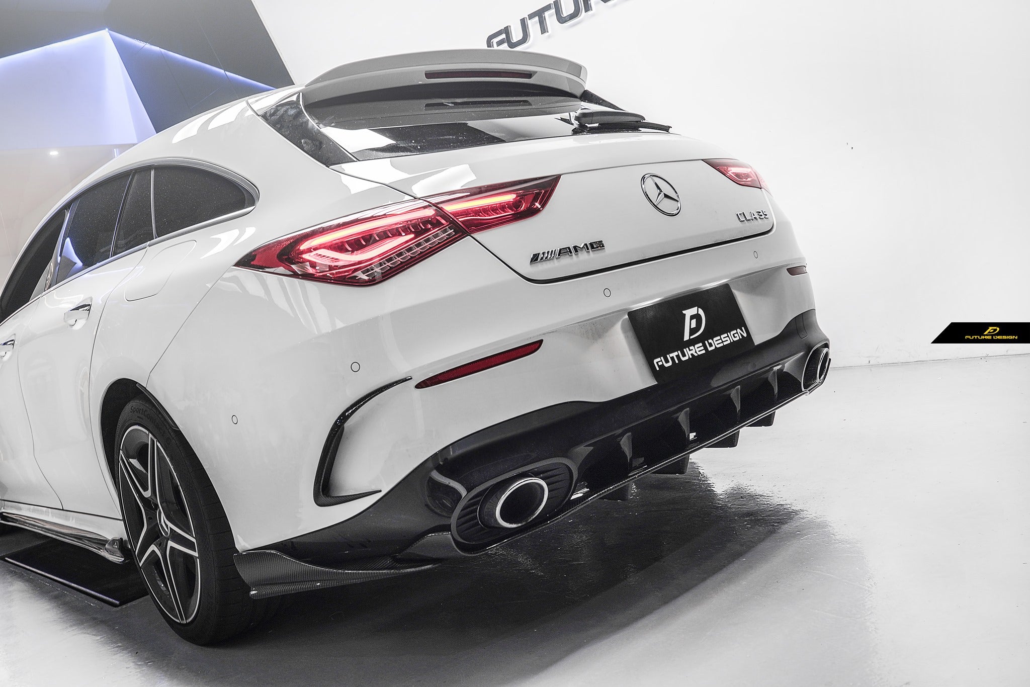 W118 / C118 CLA45 - FDGT carbon Rear Bottom plate