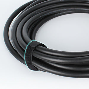 L'attache Velcro vous permet d'organiser et de regrouper facilement votre câble de chargement.