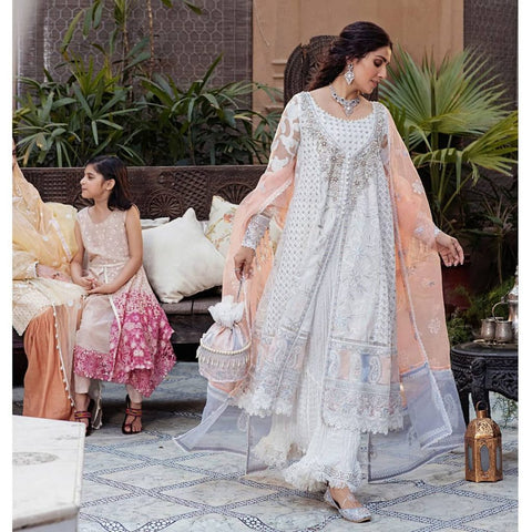 Ayeza Khan in Chikankari