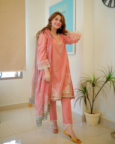 Hina Altaf In Subtle Peach Outfit