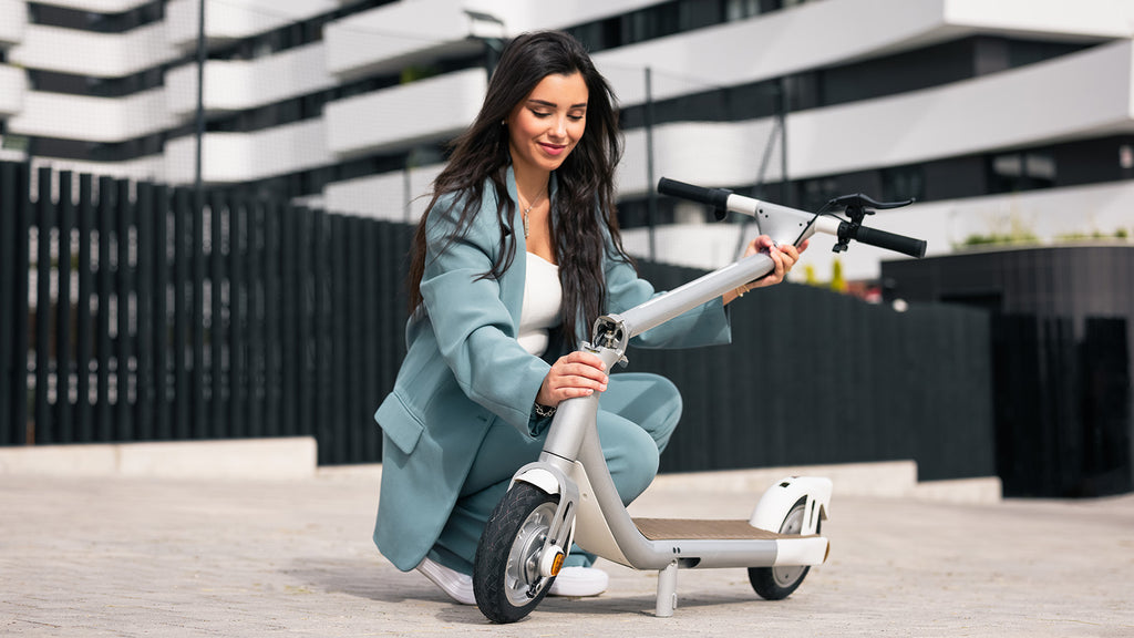 ATOMI ALPHA FOLDABLE ELECTRIC SCOOTER