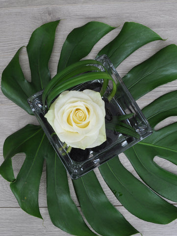 Centre de table rose et monstera