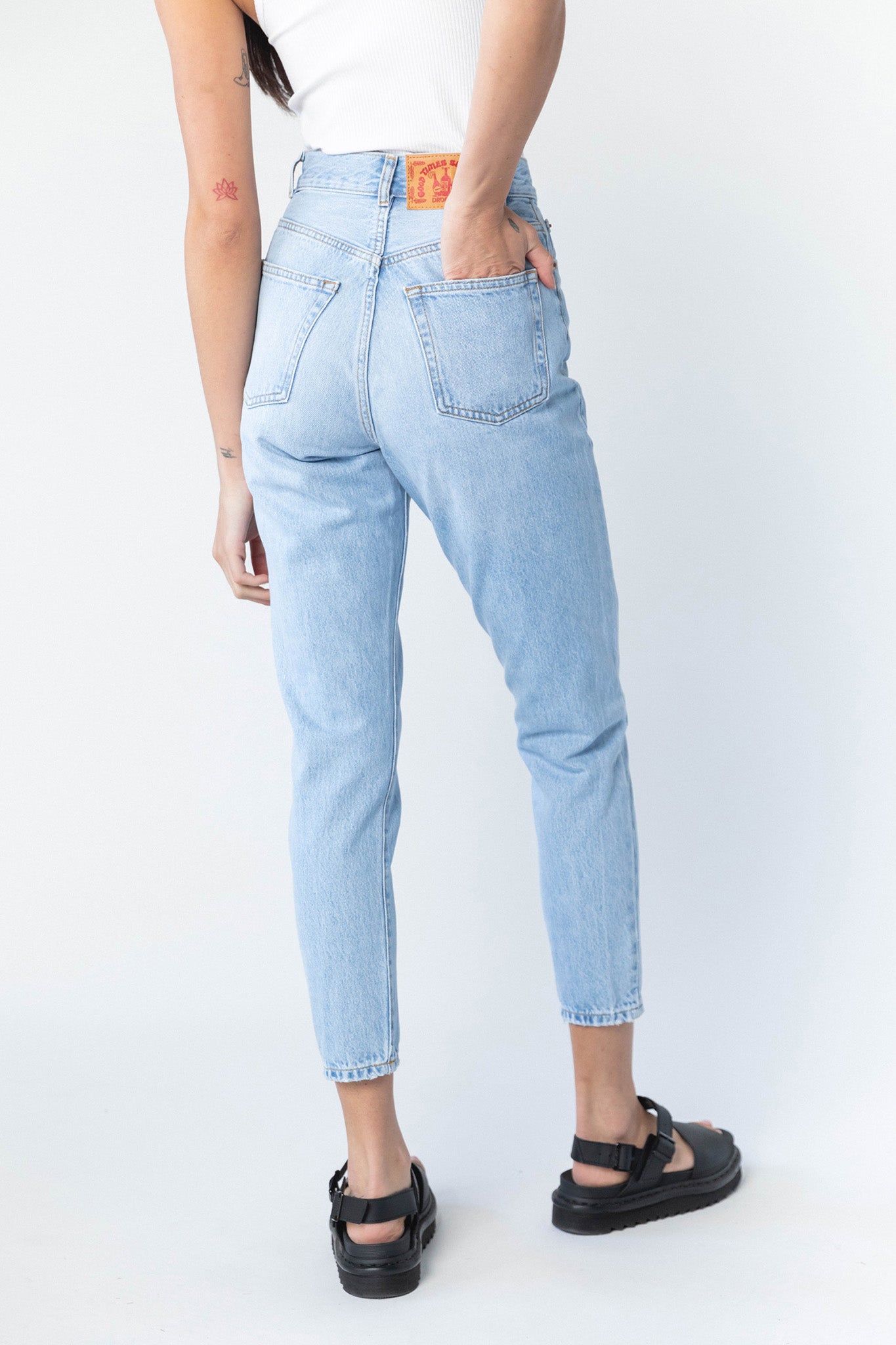 Shop the Dr Denim Nora Jeans Light Blue | Selfie Australia