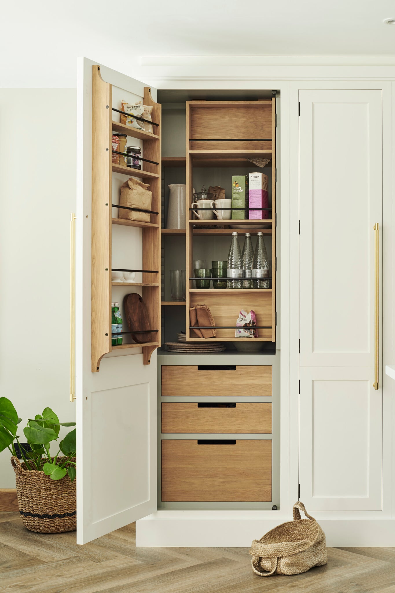 Henley larder cabinet