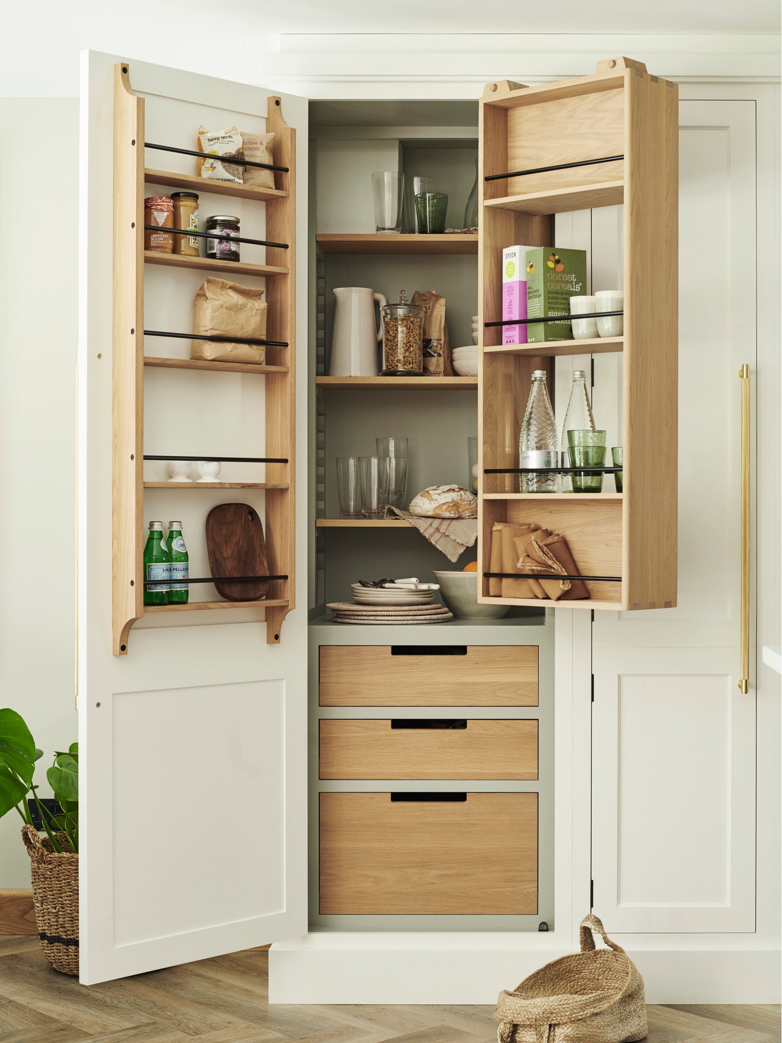 Tips for kitchen cupboard organisation – Neptune